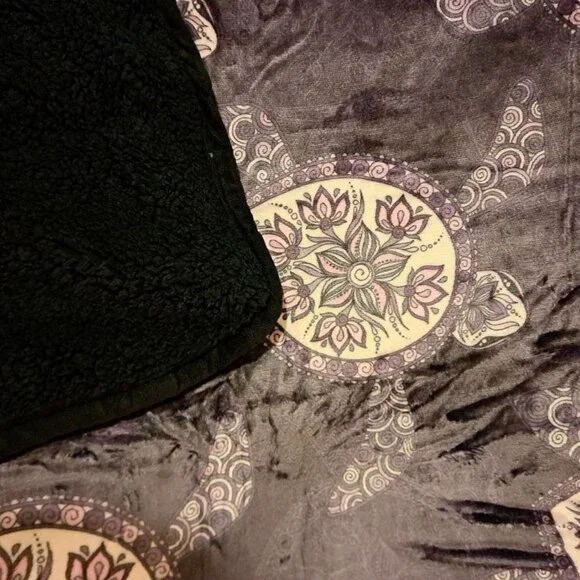 New Magenta Honu Sea Turtle Plush Fleece Throw Gift Blanket Sherpa Turtles SOFT - Picture 3 of 4